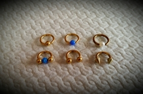 חישוקי טיטניום ציפוי זהב לטראגוס